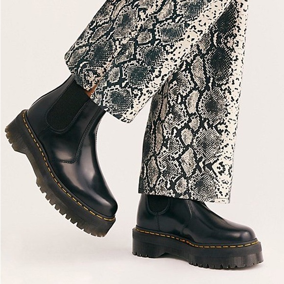 SOLD Dr Martens • 2976 Chelsea Boot Quad platform black smooth leather chunky - Picture 6 of 14